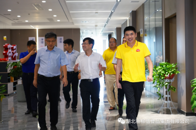 杨勇市长一行考察尊龙凯时集团，调研建设全国虾-稻特色工业高质量生长示范基地